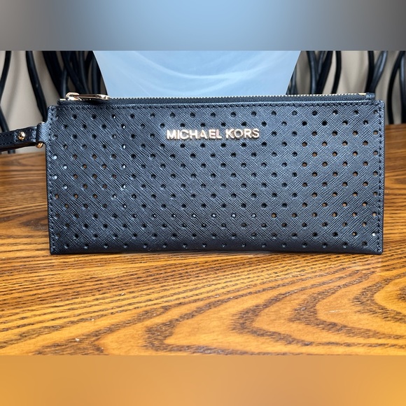 Michael Kors Wallet - Picture 2 of 3